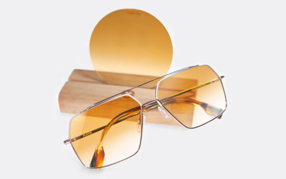 PlayPlusLens_greyBackgr